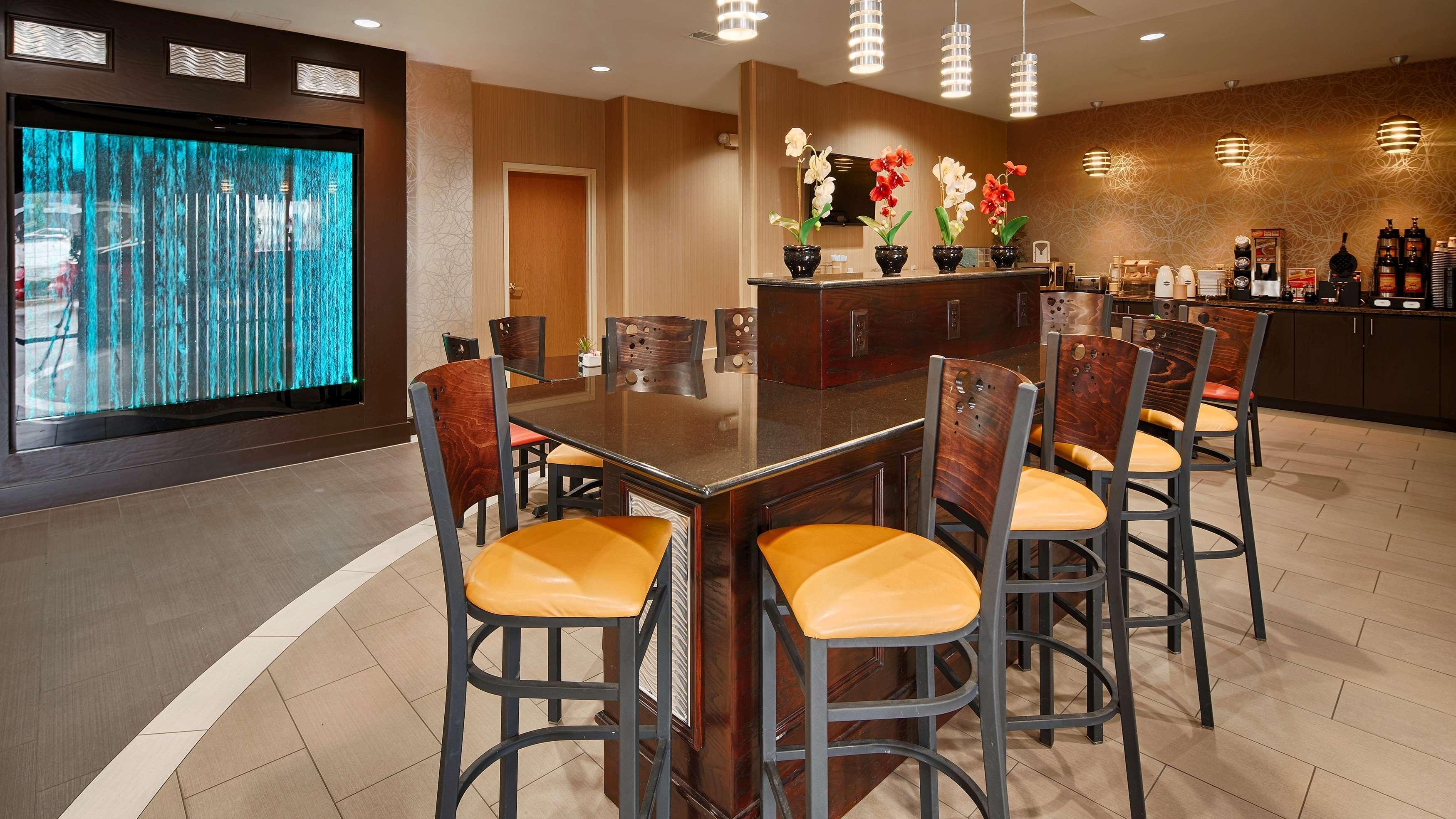Best Western Plus Denton Inn & Suites Exterior foto